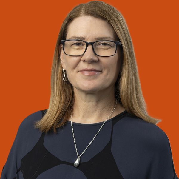 Dr Fiona Robards