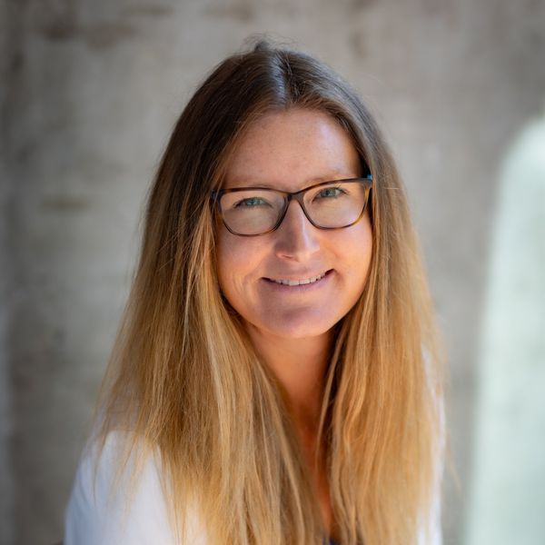 Associate Professor Louise Mewton